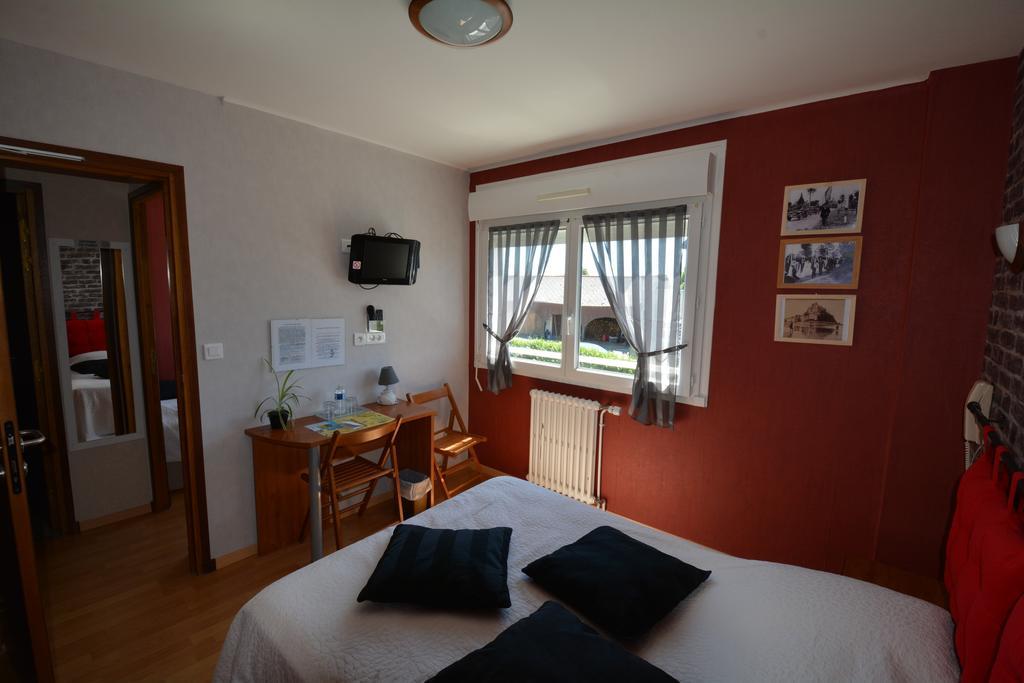 Отель Au P'Tit Quinquin Le Val-Saint-Pere Экстерьер фото